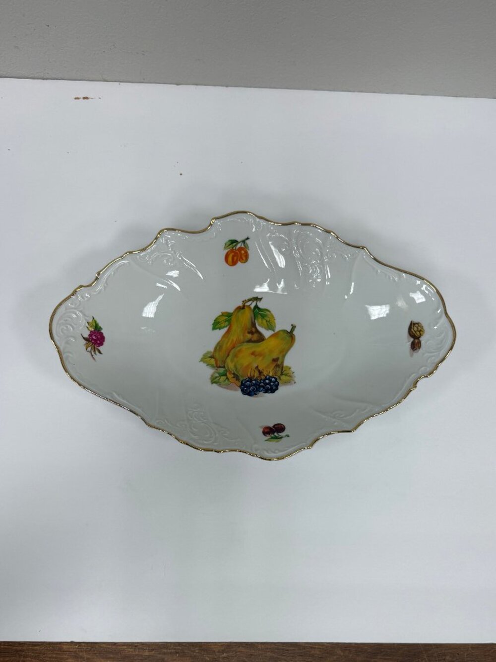 Beautiful Czechoslovakia Porcelain Fruit Serving Bowl. KT196
